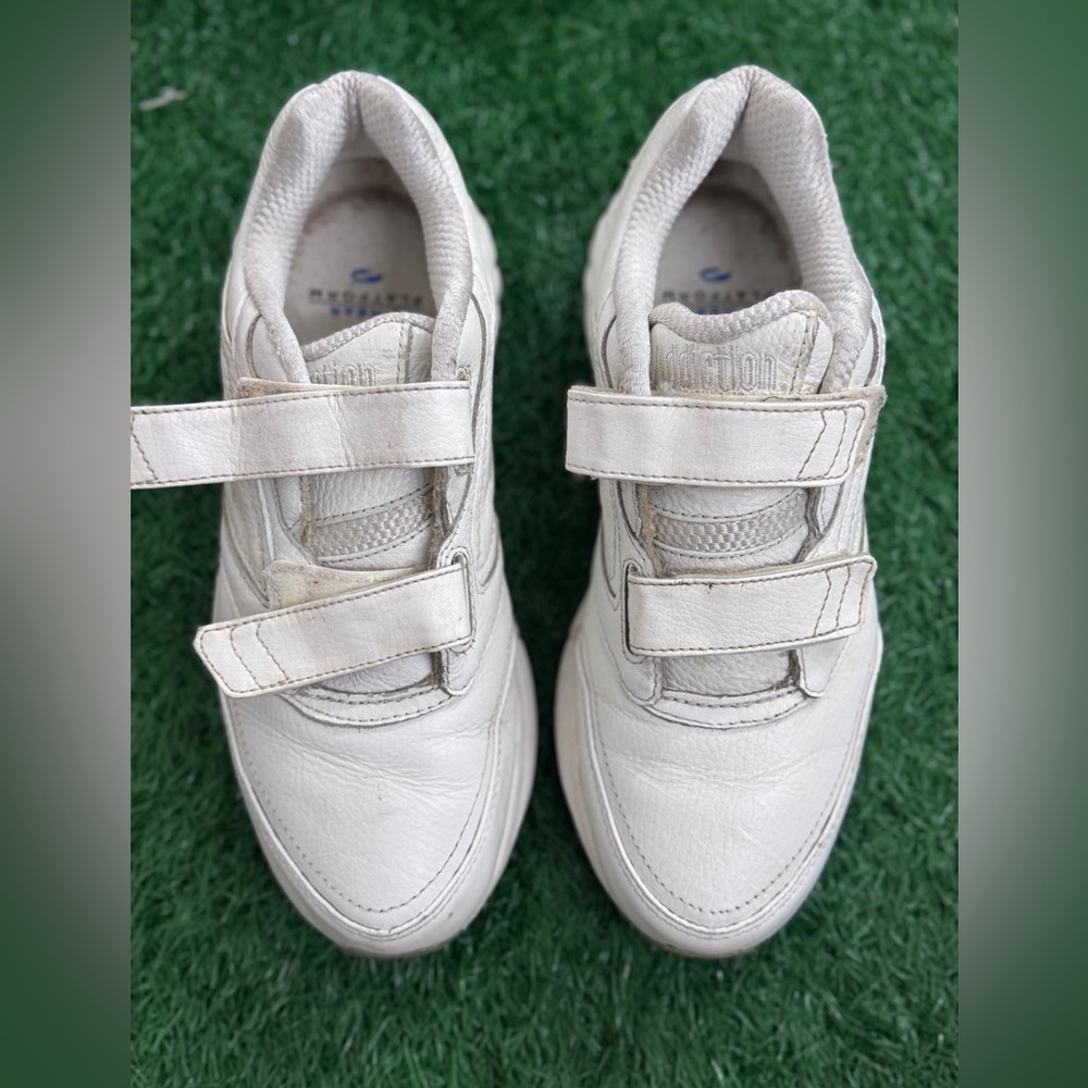 Brooks Men’s White Sneakers Size 9